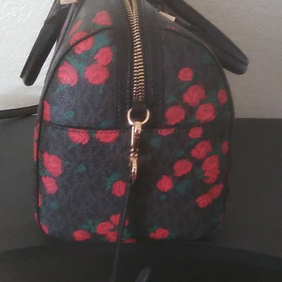 Micheal Kors purse - Picture 4 of 6